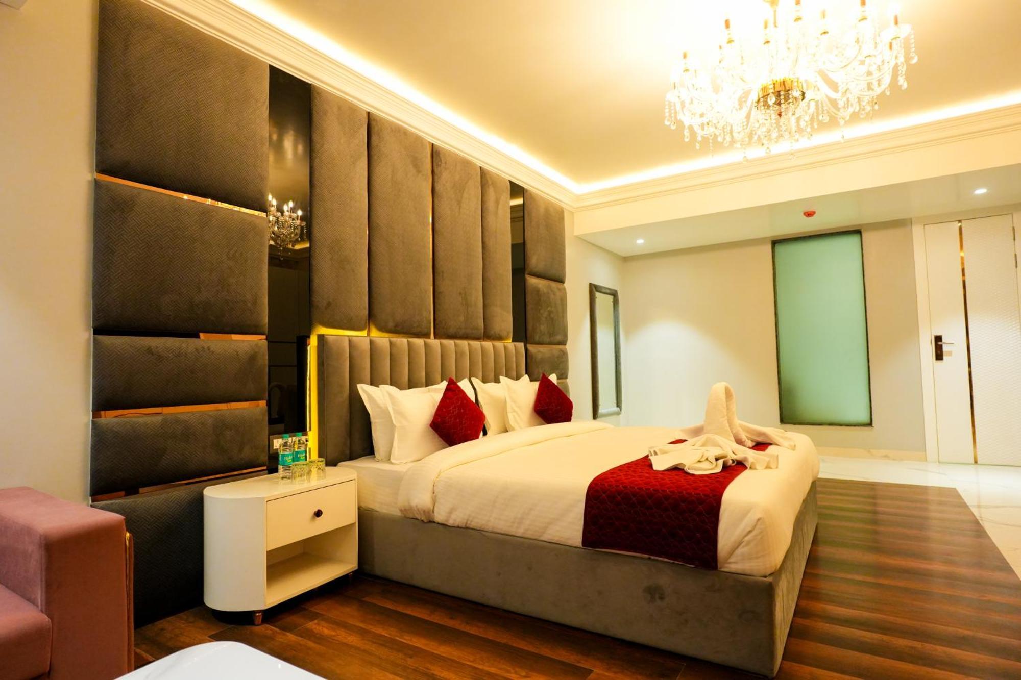 Hotel Adsan Heights Gajraula المظهر الخارجي الصورة