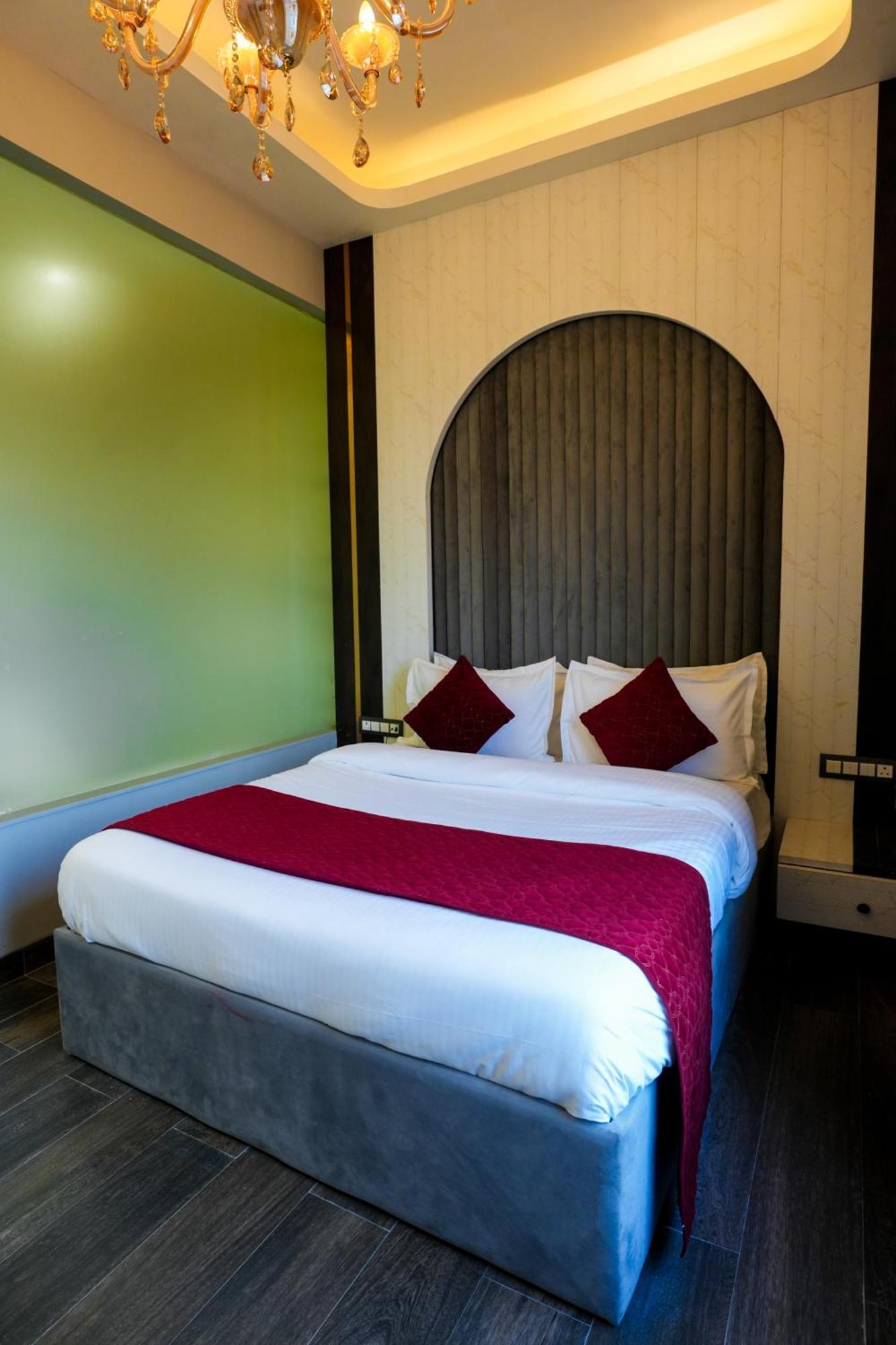 Hotel Adsan Heights Gajraula المظهر الخارجي الصورة