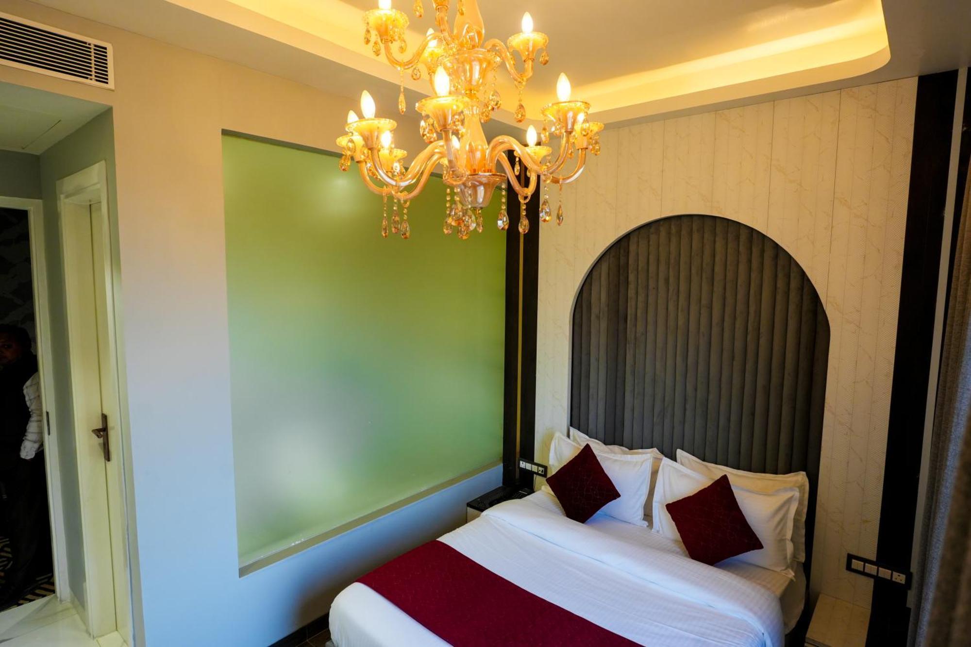 Hotel Adsan Heights Gajraula المظهر الخارجي الصورة