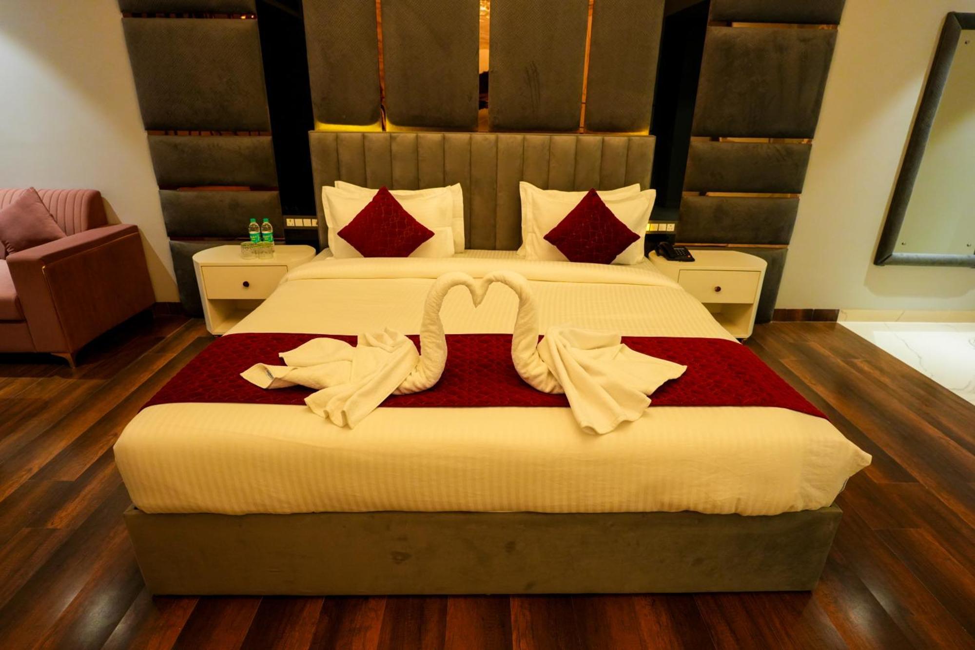 Hotel Adsan Heights Gajraula المظهر الخارجي الصورة