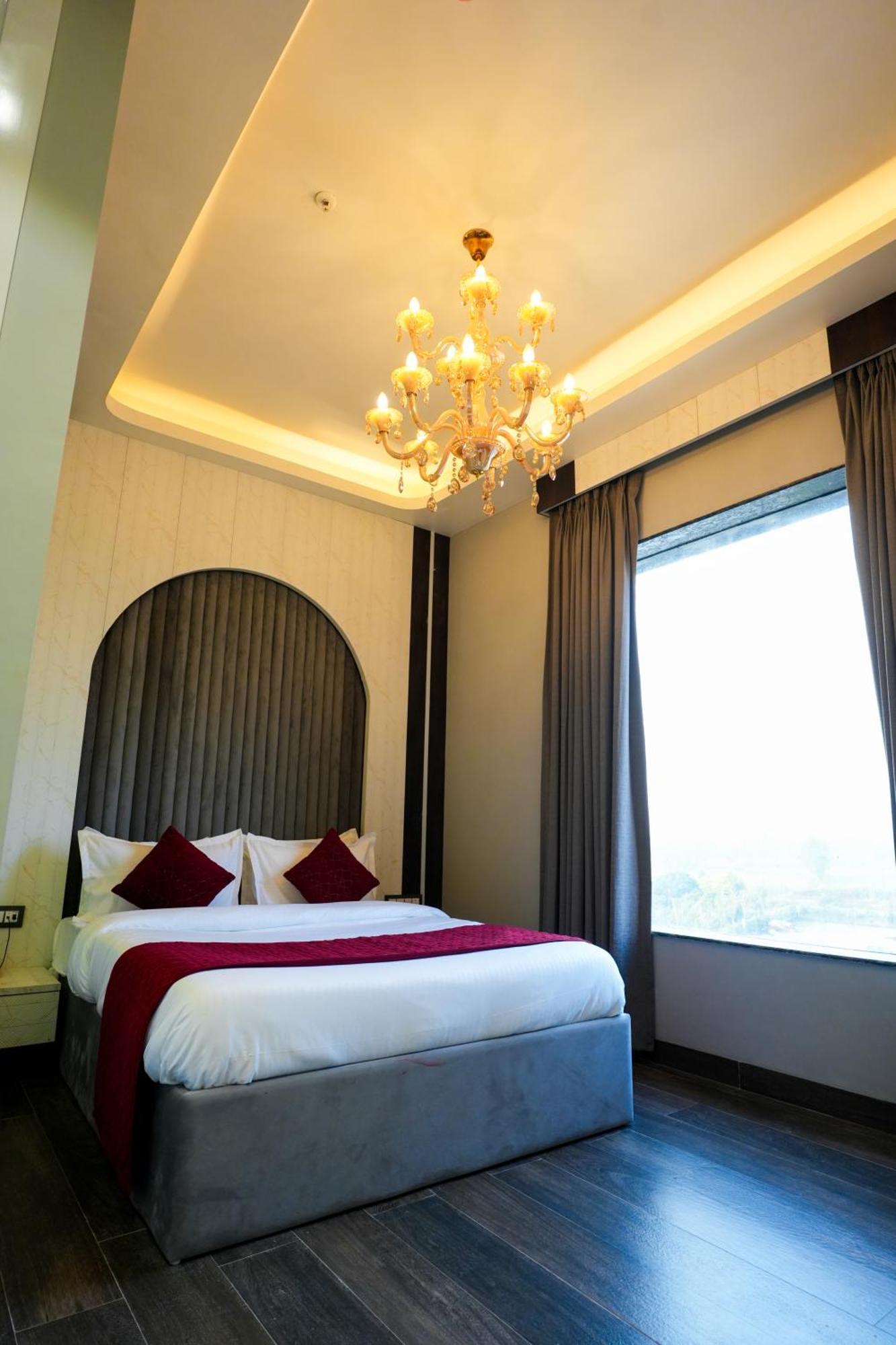 Hotel Adsan Heights Gajraula المظهر الخارجي الصورة